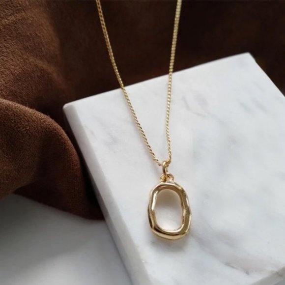 *NEW Yellow Gold Irregular Oval Necklace - Picture 2 of 8